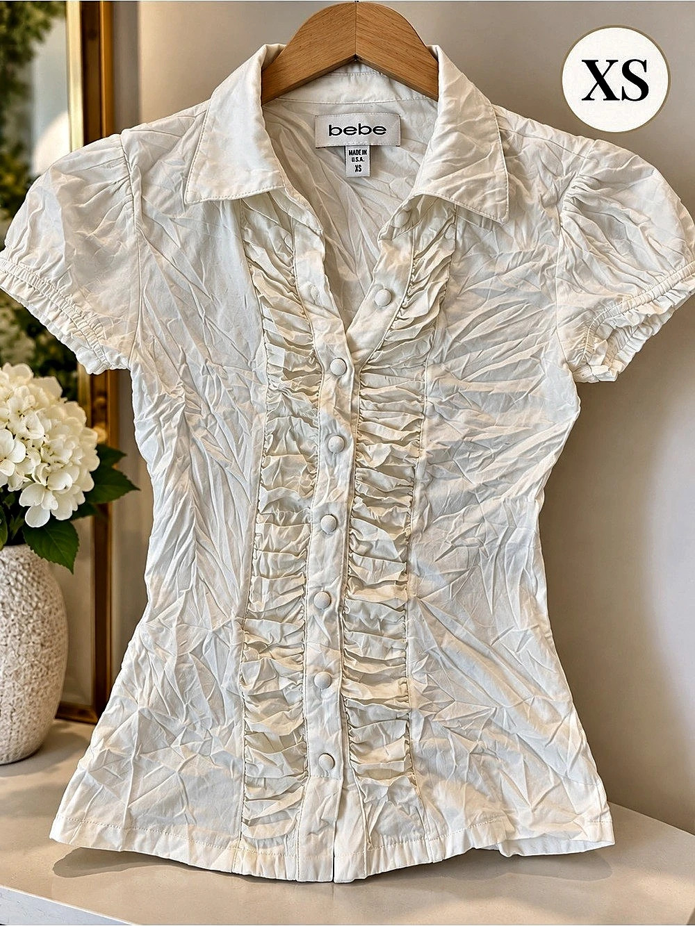 bebe Ruched Button Front Top in White Size XS Like New